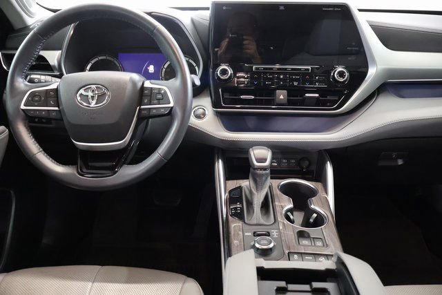 Used 2022 Toyota Highlander Platinum AWD/4WD image 15