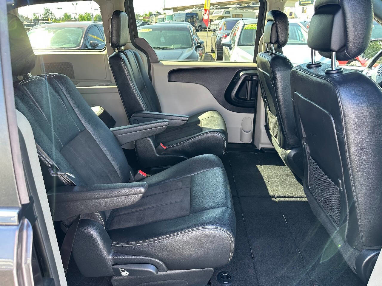 Used 2019 Dodge Grand Caravan SXT image 19