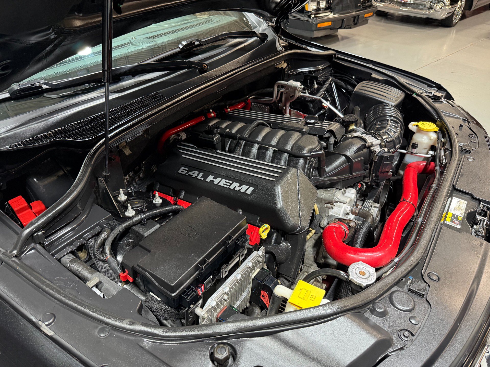 Used 2014 Jeep Grand Cherokee SRT8 w/ Luxury Group II AWD/4WD image 90
