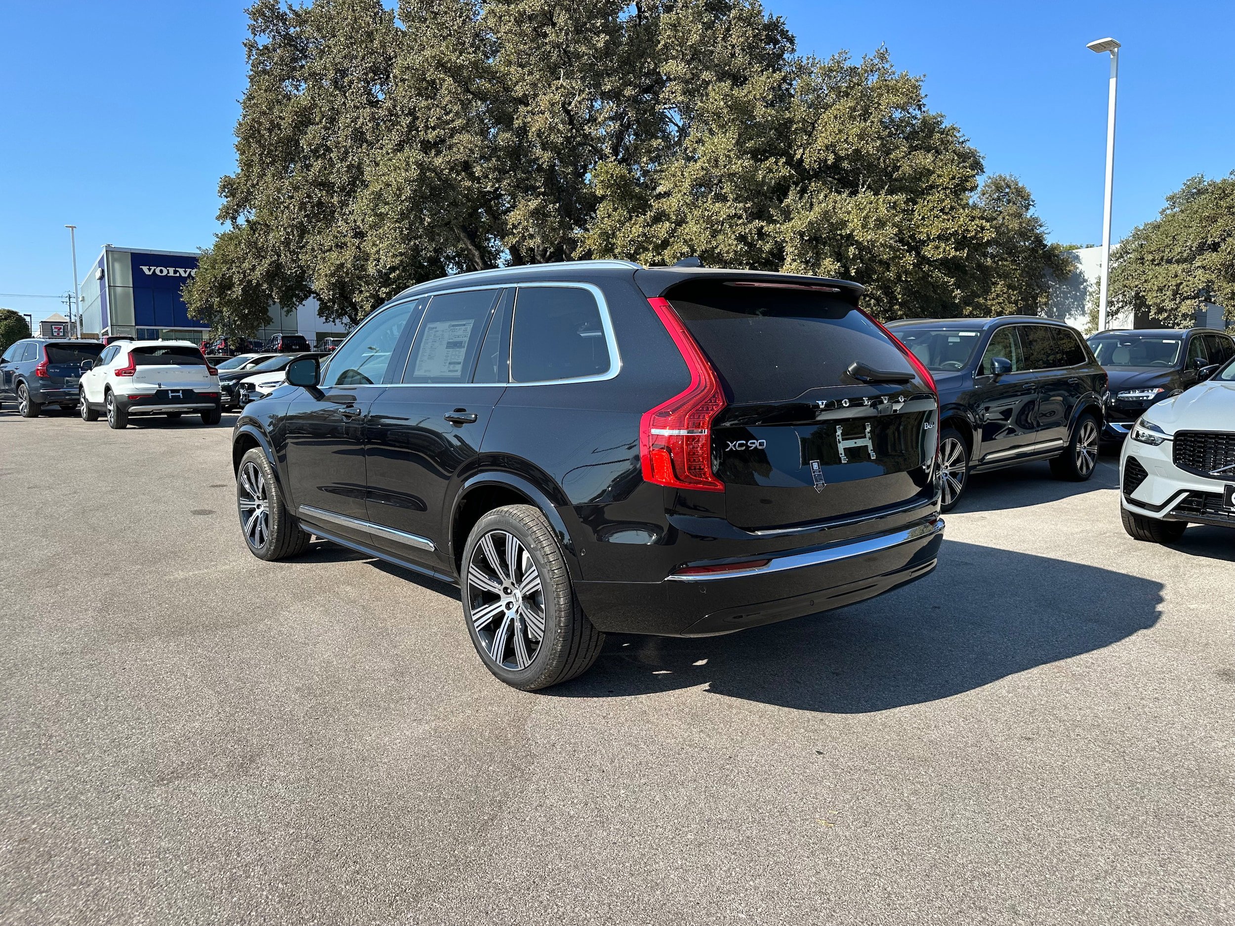 Used 2025 Volvo XC90 B6 Plus w/ Protection Package Premier AWD/4WD image 4