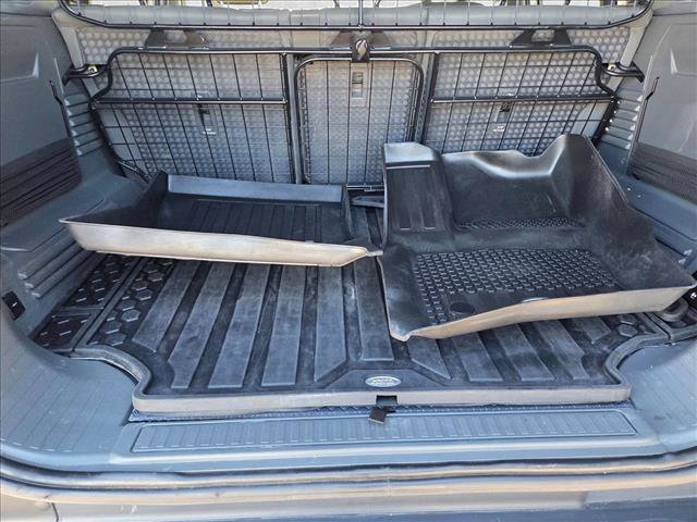 Used 2023 Land Rover Defender 110 X-Dynamic SE image 6