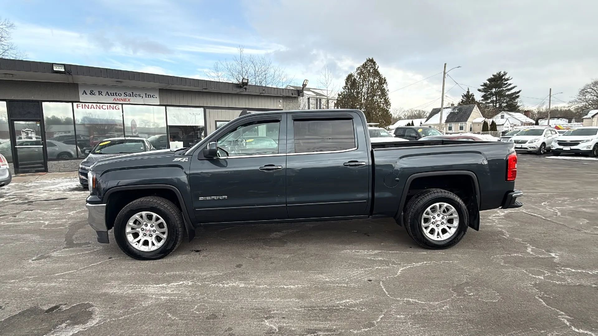 Used 2017 GMC Sierra 1500 SLE w/ SLE Value Package image 4