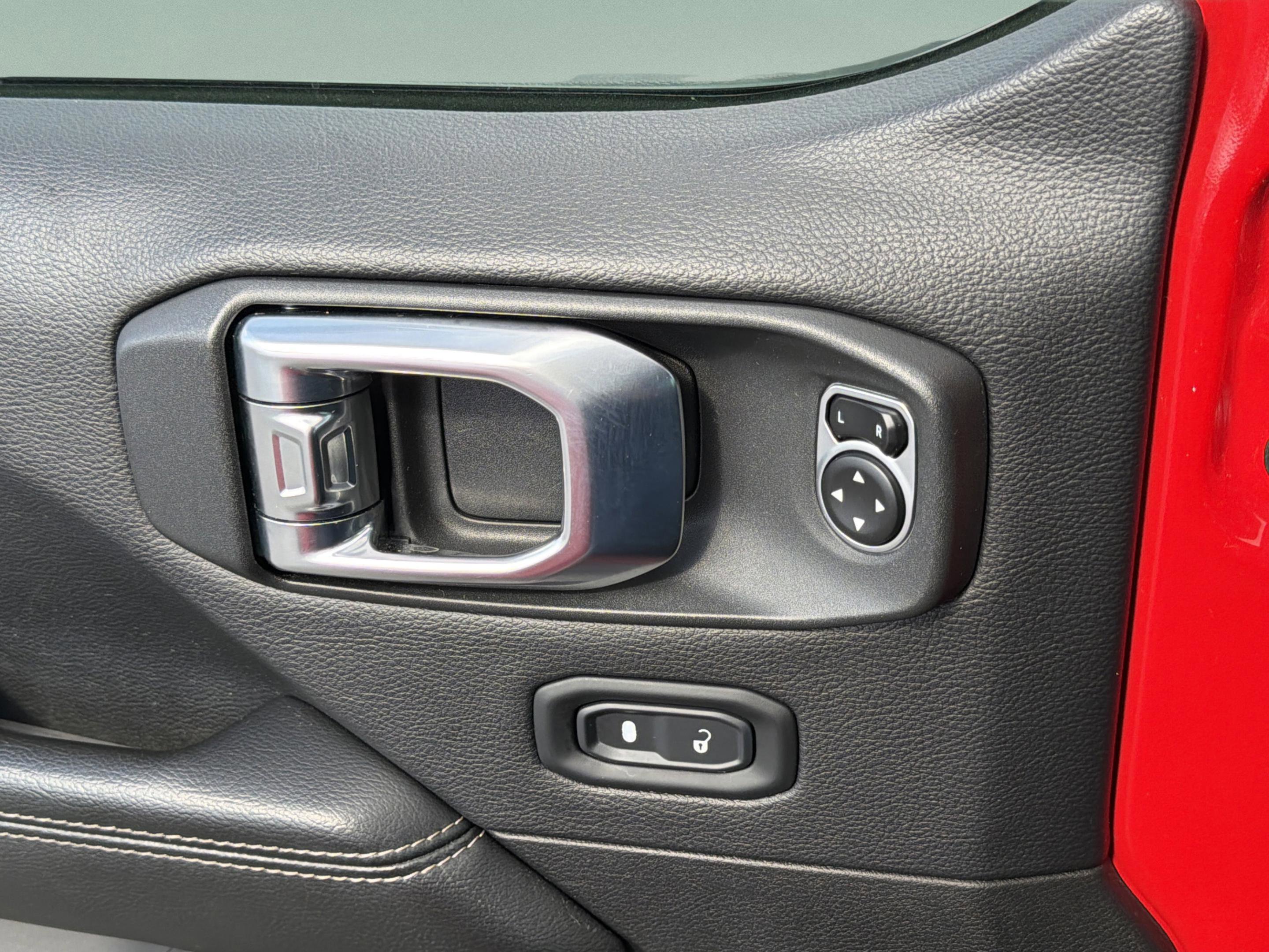 Used 2018 Jeep Wrangler Unlimited Sahara w/ Cold Weather Group image 27