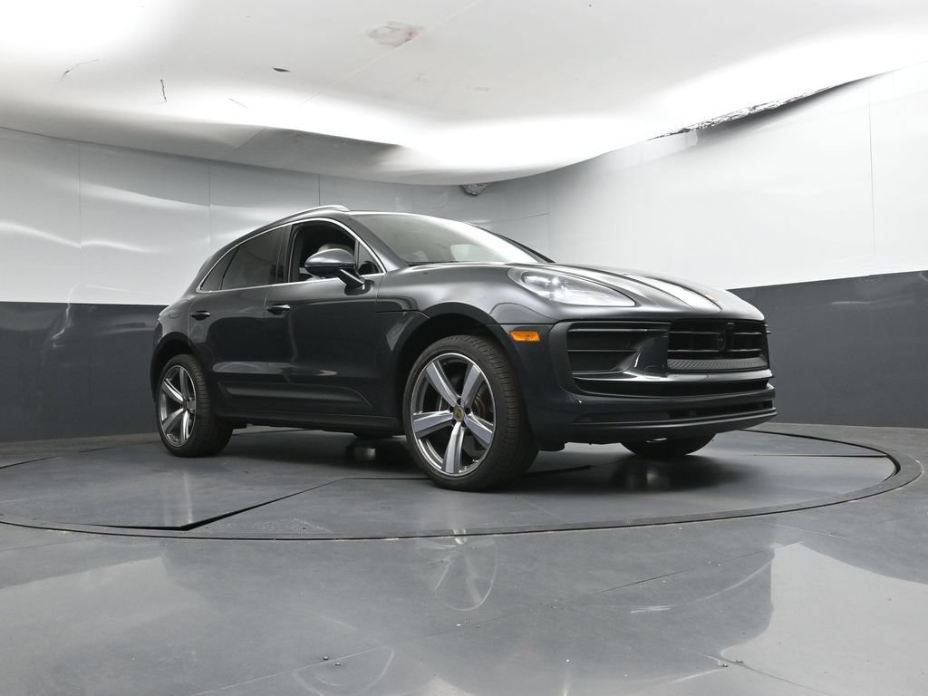 Certified 2024 Porsche Macan AWD/4WD image 29
