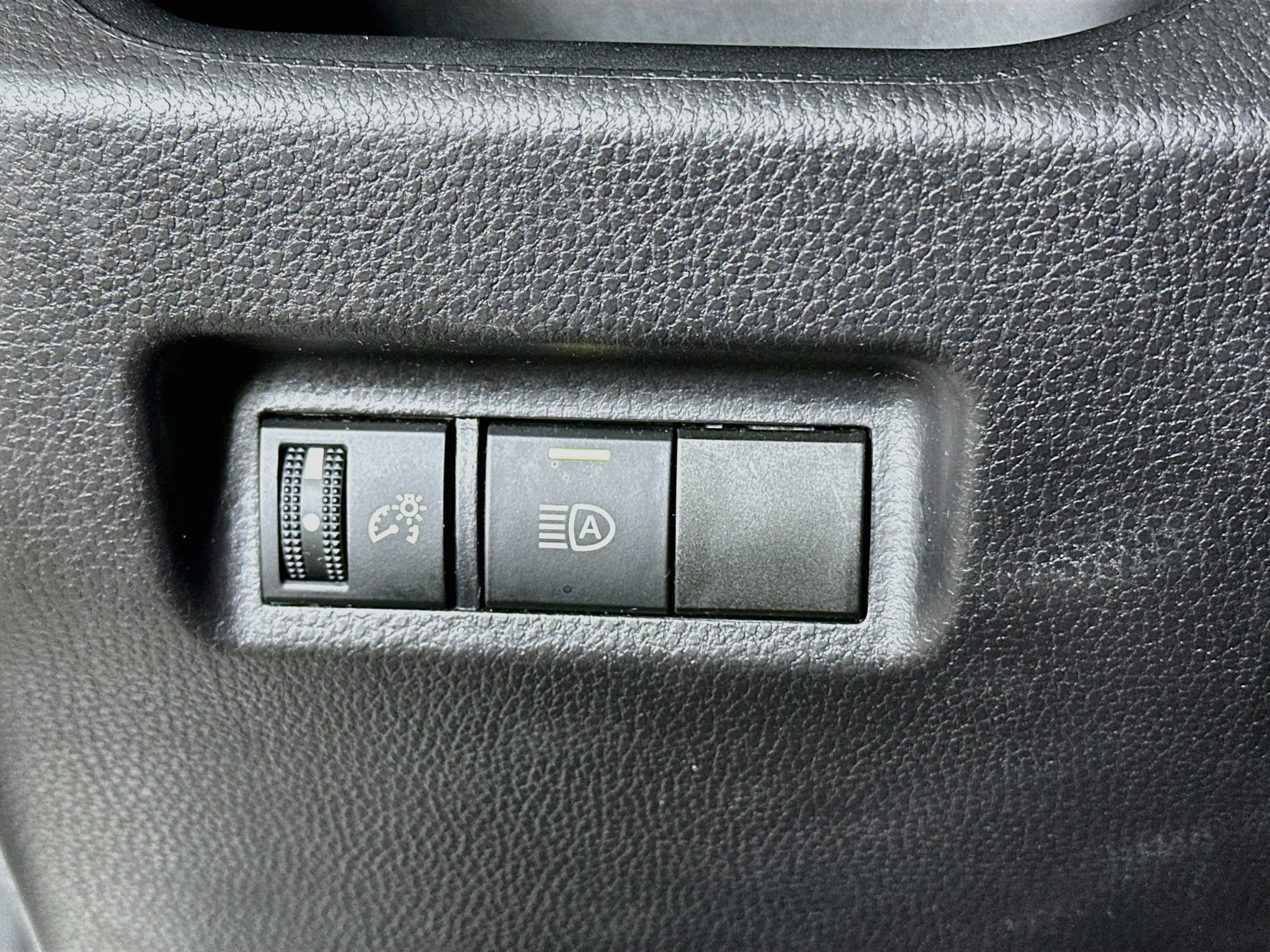 Used 2025 Toyota RAV4 LE AWD/4WD image 17