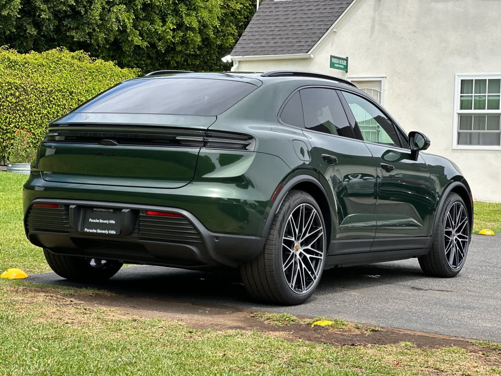 New 2026 Porsche Macan Electric RWD image 8