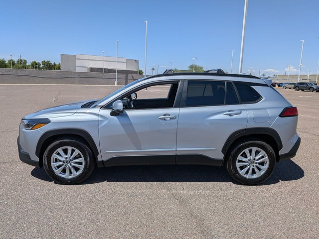 Used 2022 Toyota Corolla Cross LE w/ Moonroof Package FWD image 5
