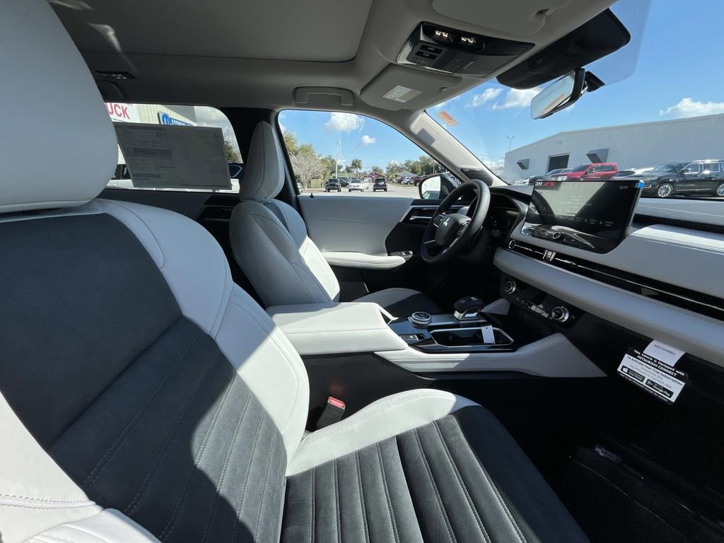 New 2026 Mitsubishi Outlander SE FWD image 17