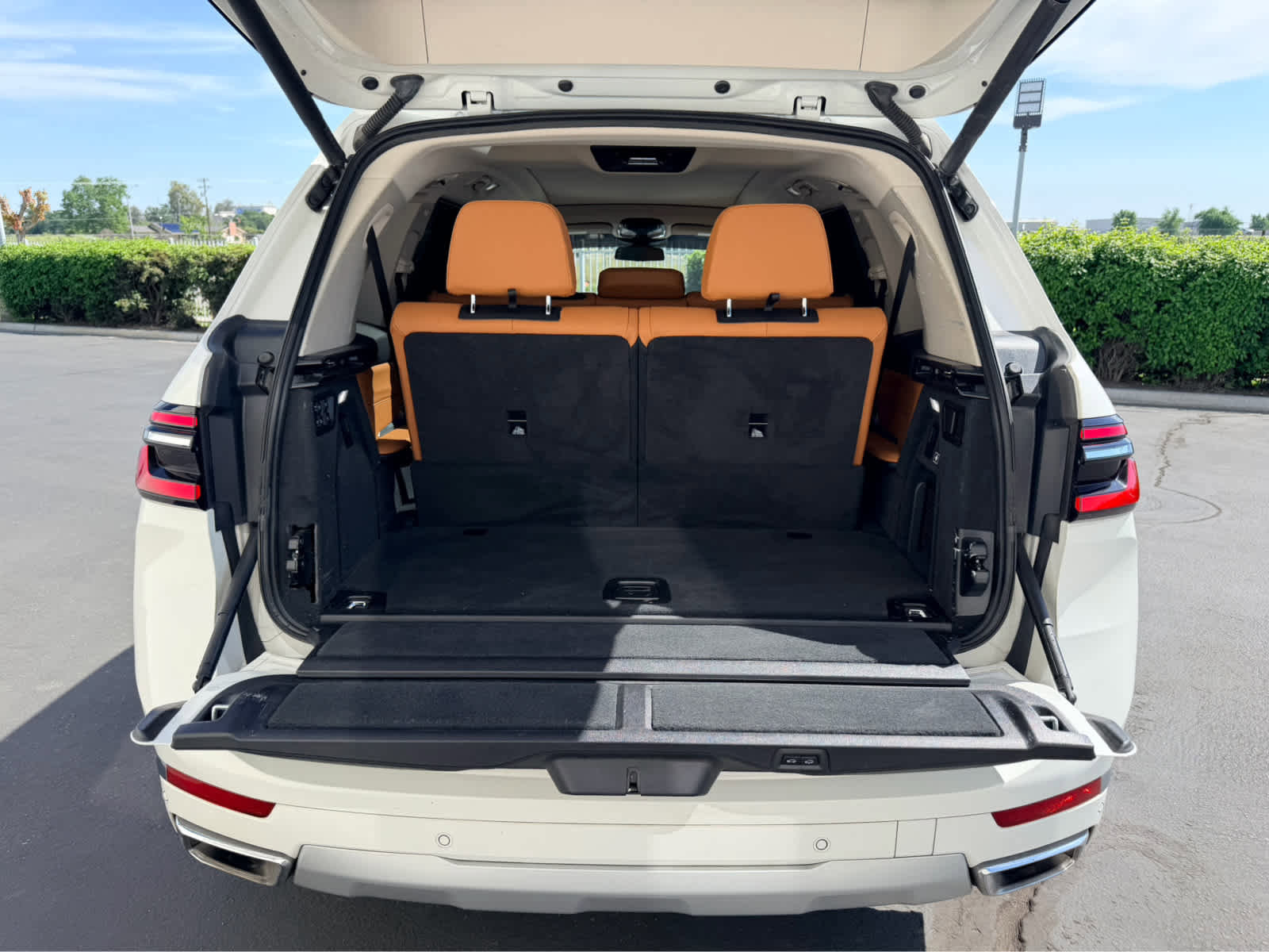 Used 2023 BMW X7 xDrive40i w/ Parking Assistance Package image 5