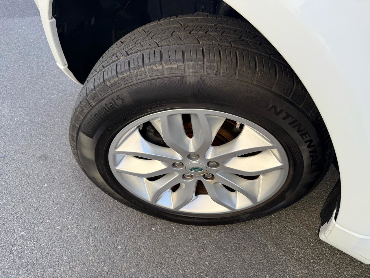 Used 2013 Land Rover LR2 image 40