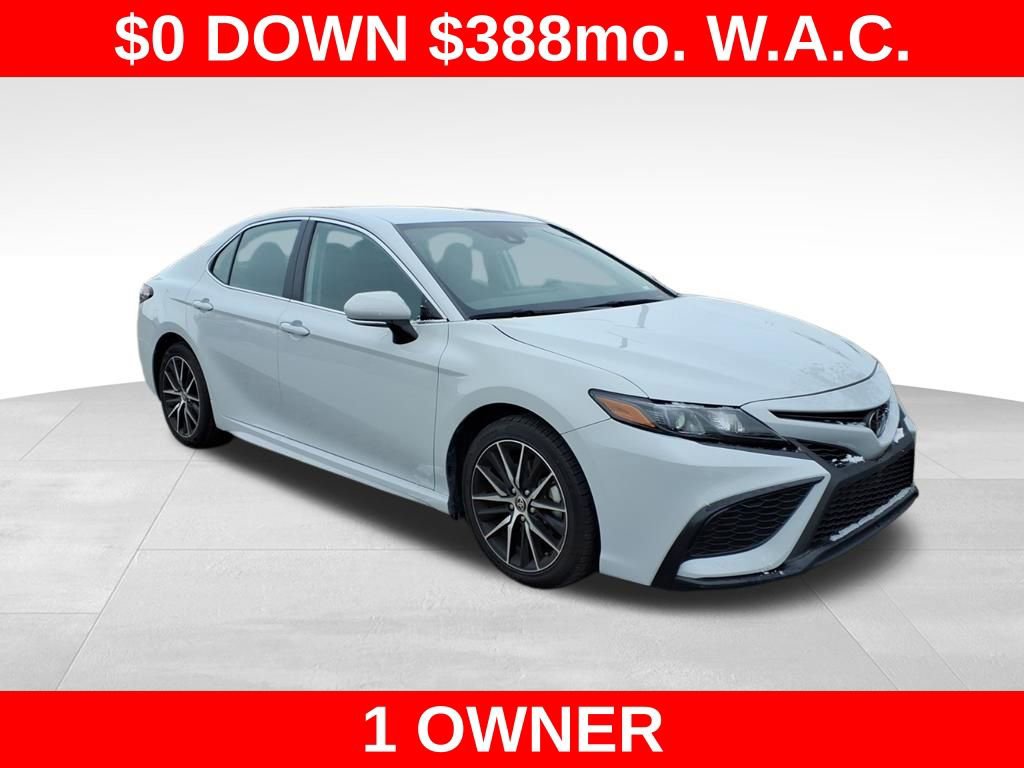 Used 2024 Toyota Camry SE image 1