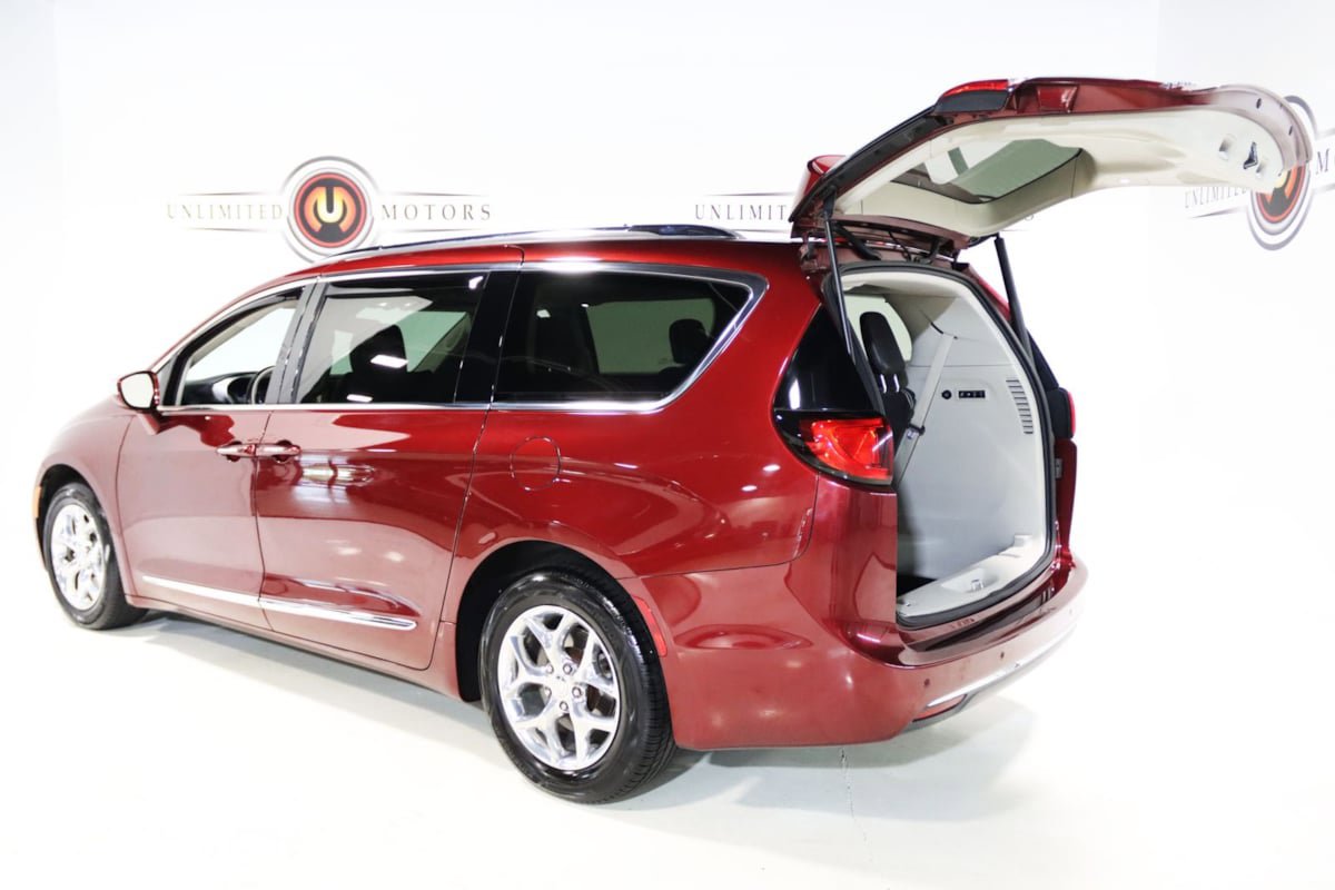 Used 2018 Chrysler Pacifica Limited FWD image 29