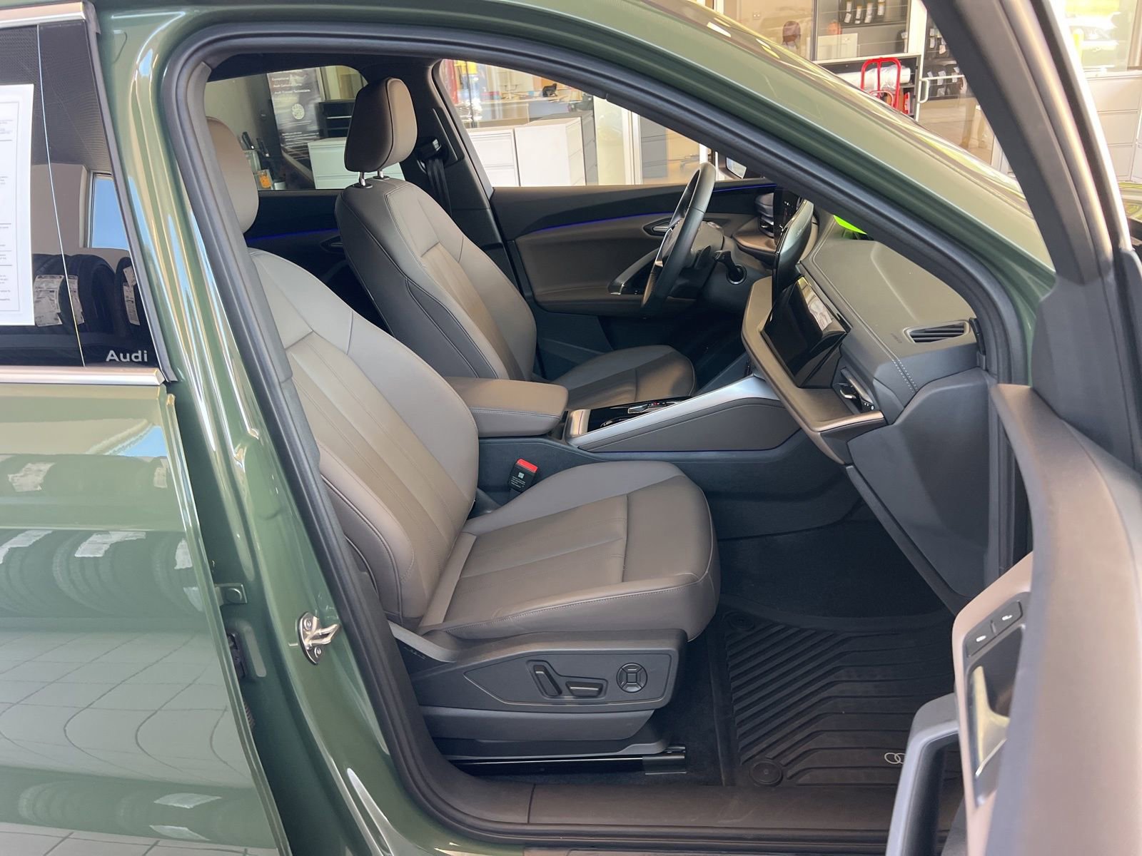 Used 2025 Audi Q5 Premium w/ 19" Wheel Package image 35