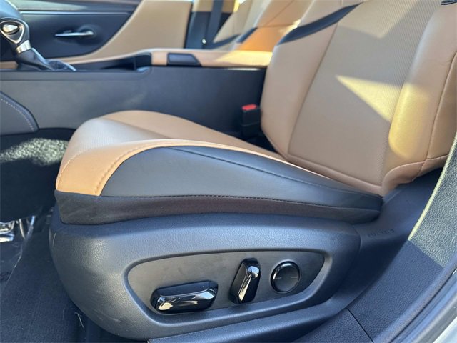 Certified 2025 Lexus ES 300h F Sport image 19