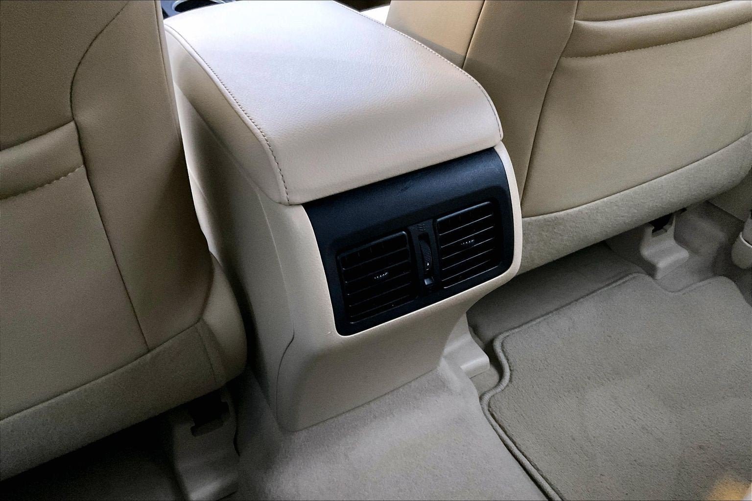 Used 2015 Toyota Camry XLE FWD image 33