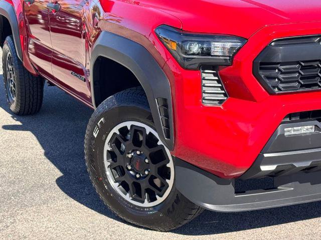 Used 2025 Toyota Tacoma TRD Off-Road AWD/4WD image 4
