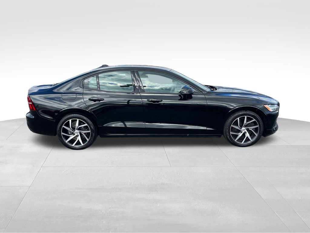 Used 2020 Volvo S60 T6 Momentum image 9