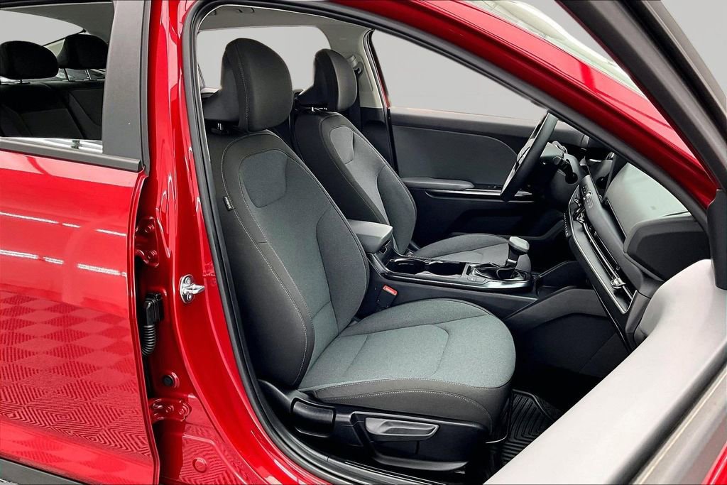 Used 2025 Kia K4 LXS image 7