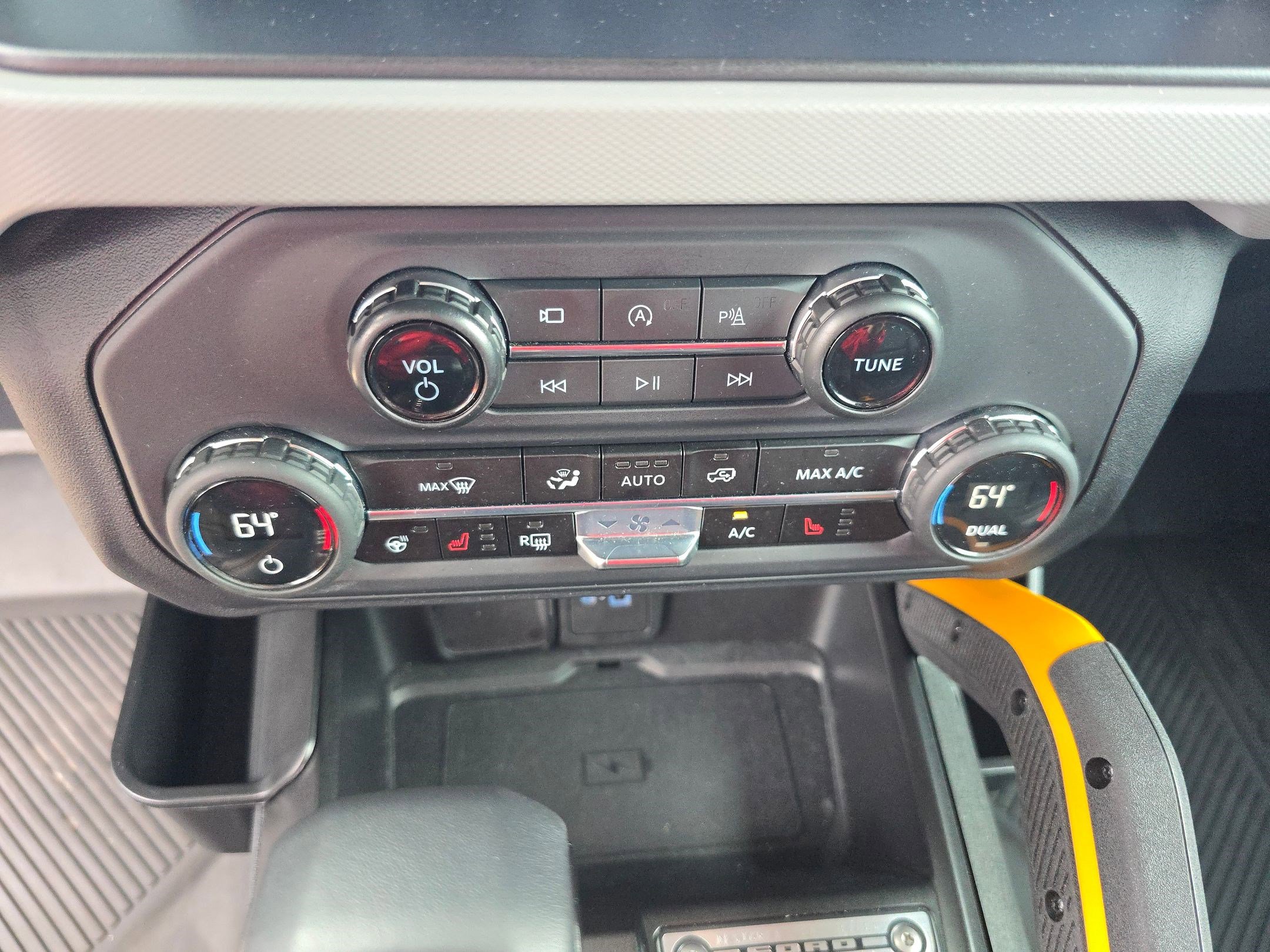 Used 2023 Ford Bronco Badlands image 19