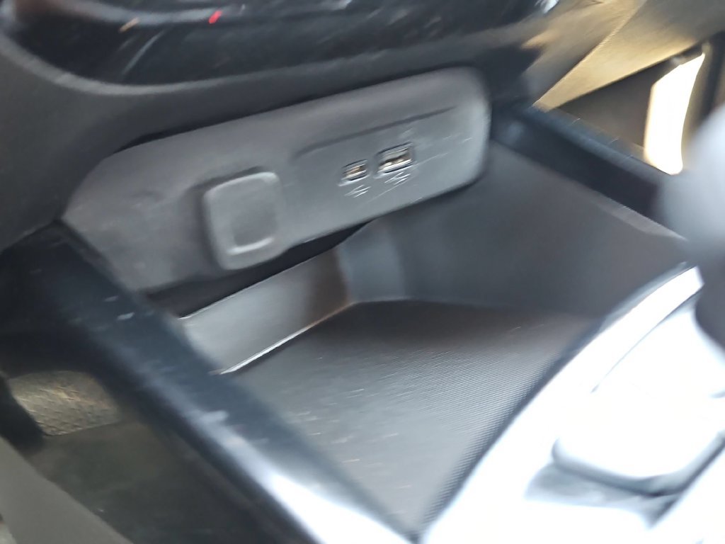 Used 2025 Chevrolet Trax LT w/ LT Convenience Package FWD image 24