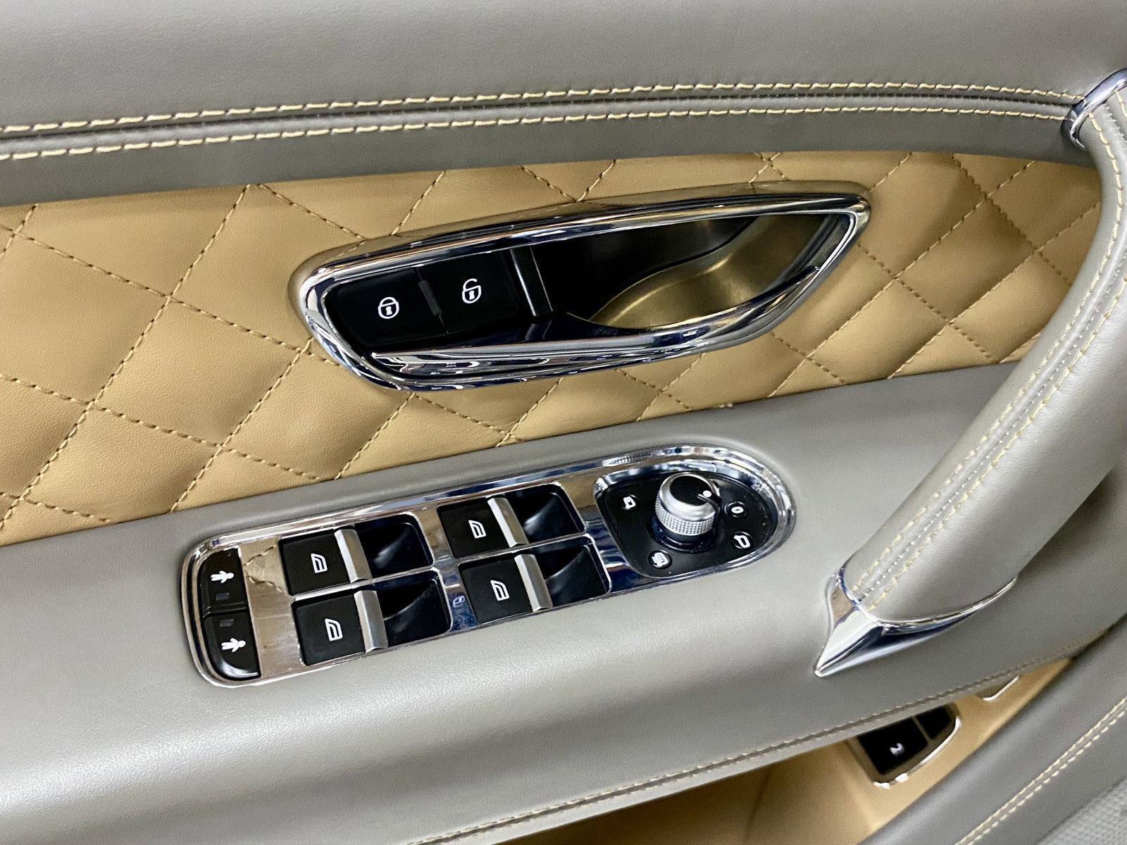 Used 2018 Bentley Bentayga AWD/4WD image 14