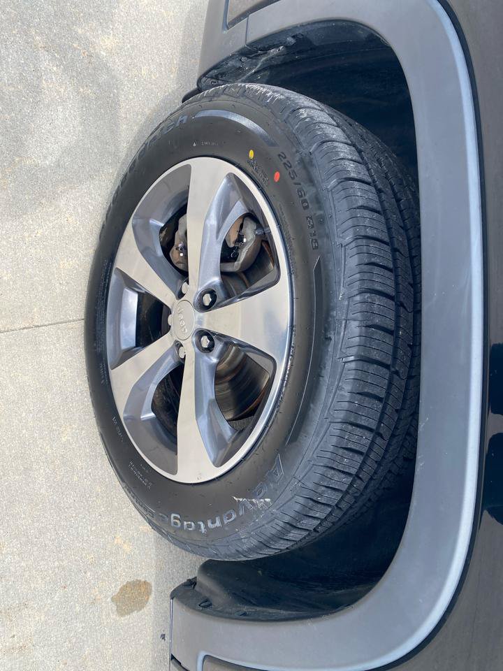 Used 2019 Jeep Cherokee Limited w/ Technology Group AWD/4WD image 10