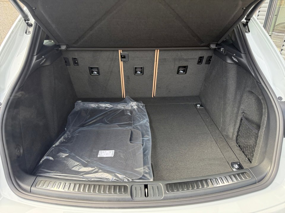 New 2026 Porsche Macan Turbo image 17