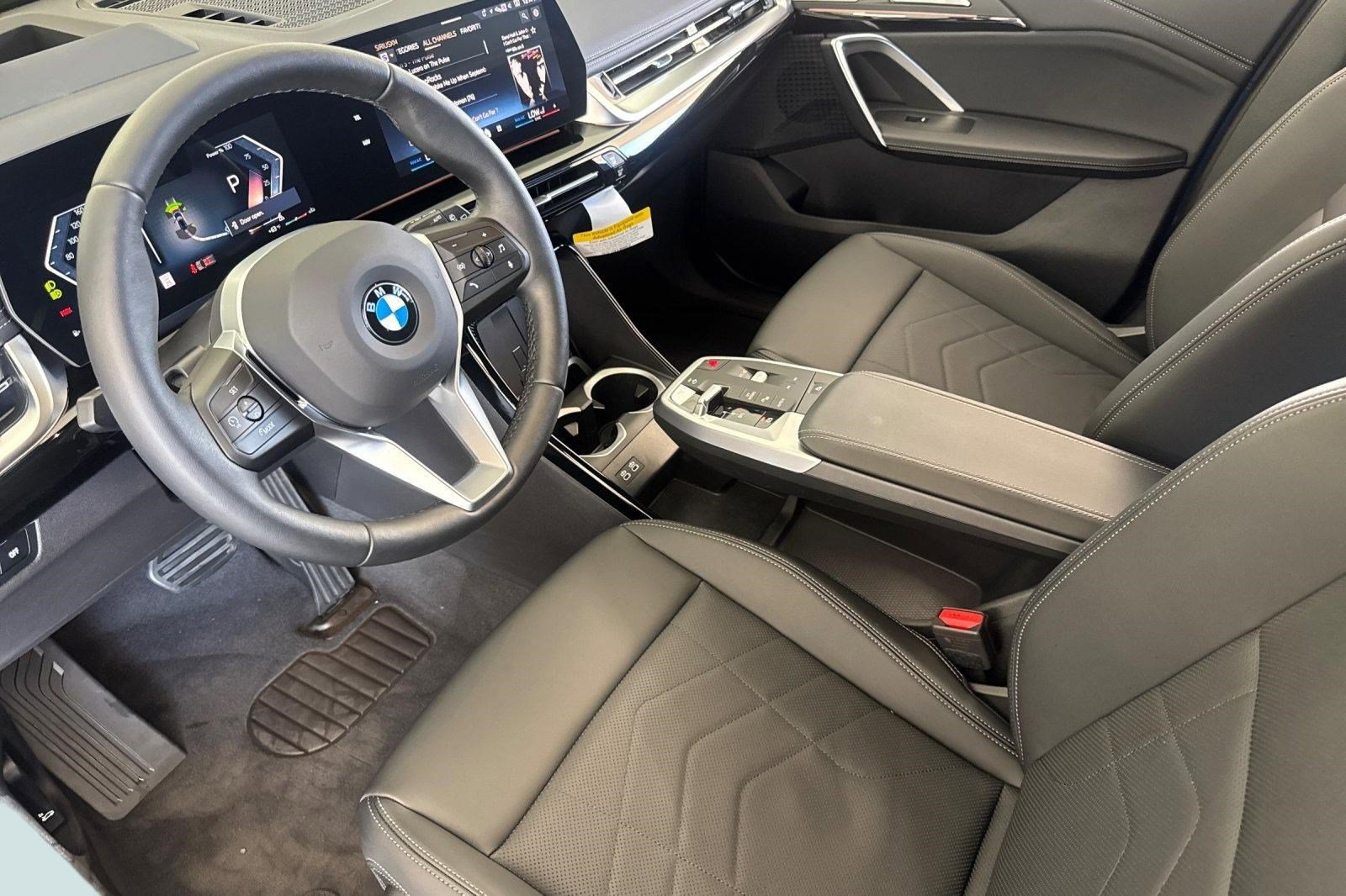 Used 2025 BMW X1 xDrive28i w/ Premium Package AWD/4WD image 4