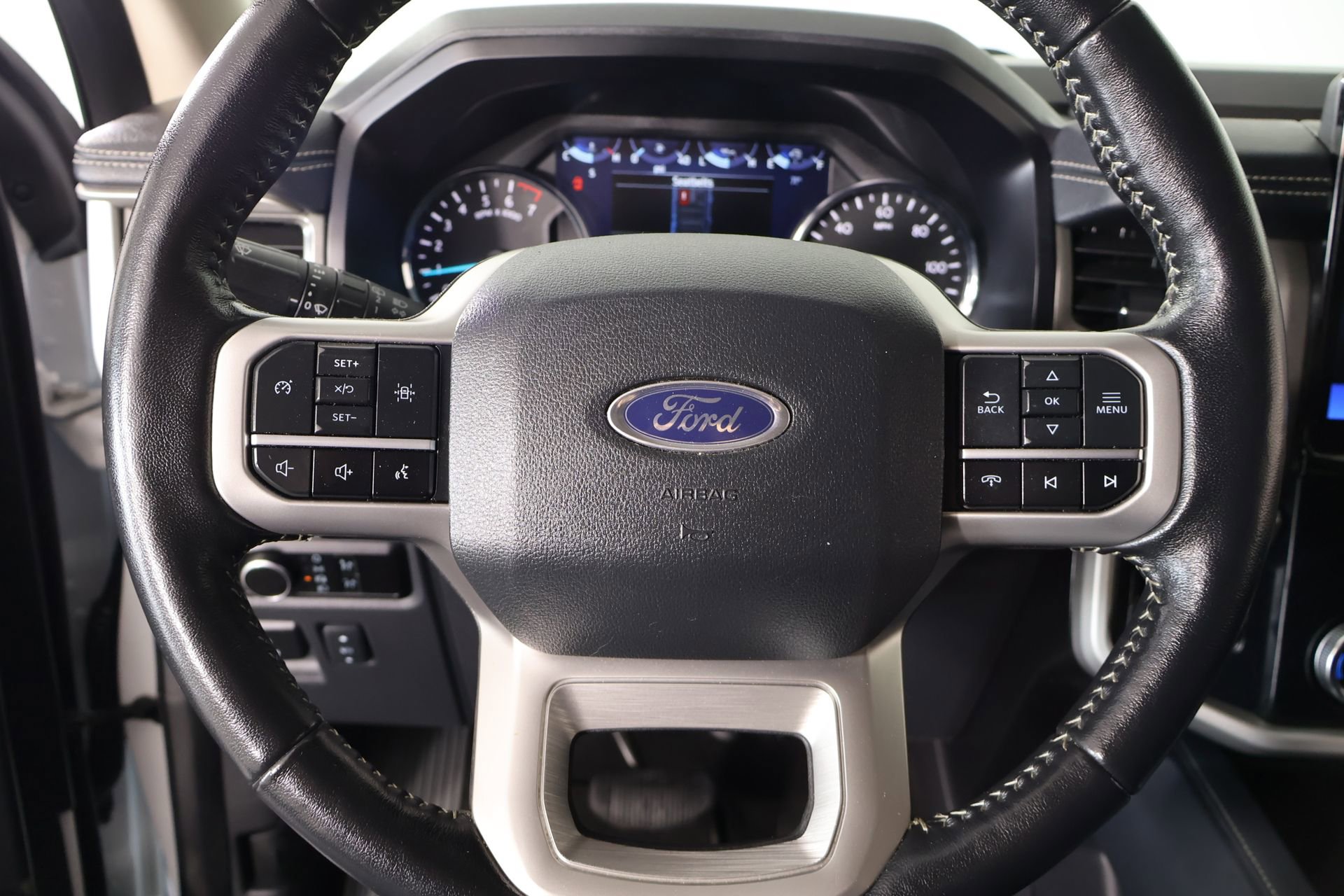 Used 2024 Ford Expedition Max XLT image 3