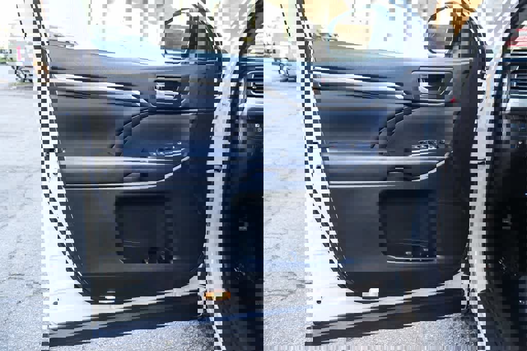 Used 2017 Toyota Highlander SE image 22