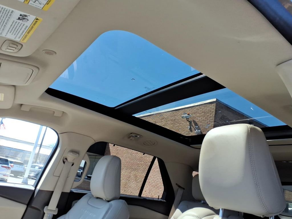 Used 2020 Ford Explorer Platinum w/ Premium Technology Package image 11