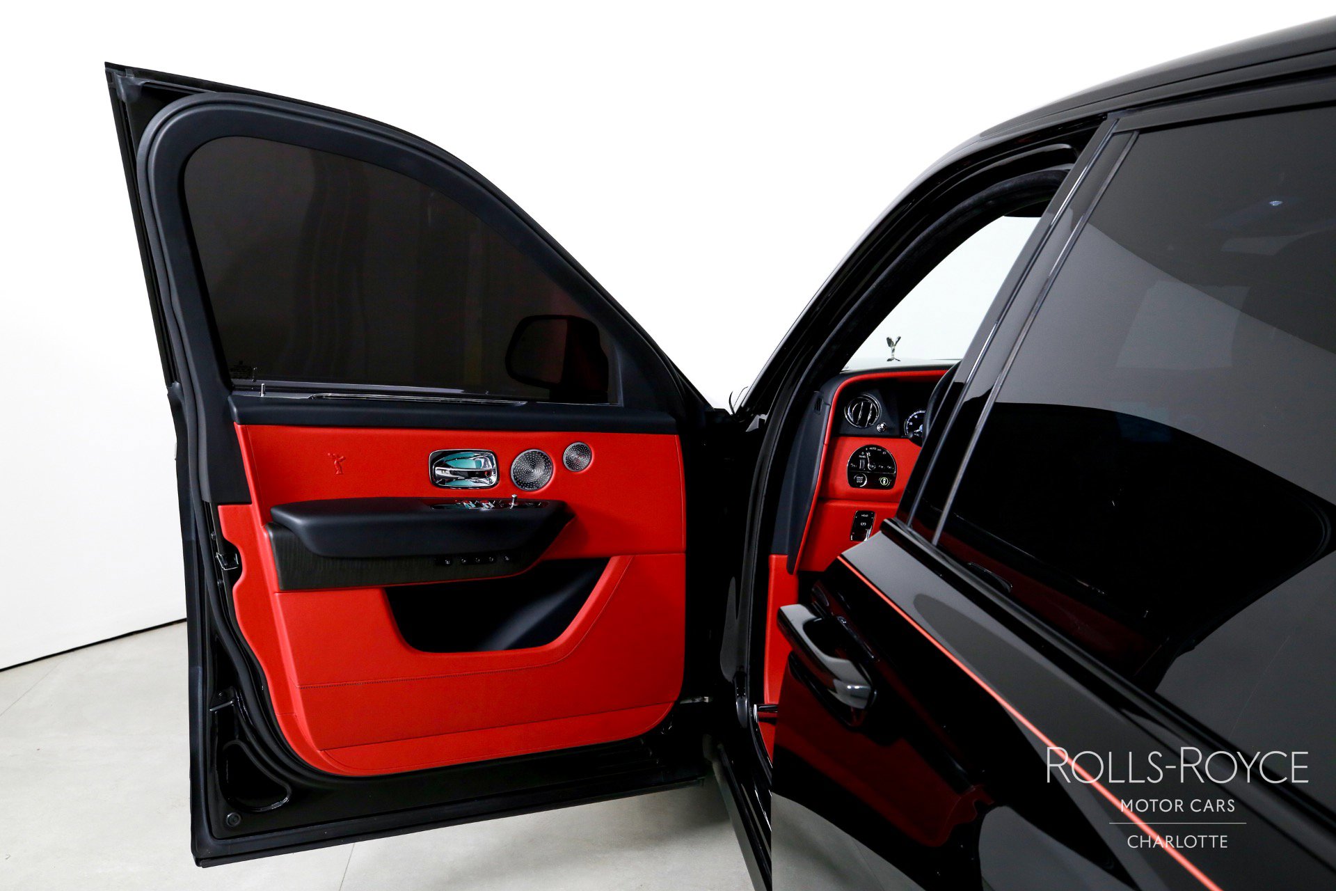 Certified 2022 Rolls-Royce Cullinan w/ Dark Exterior Package image 11