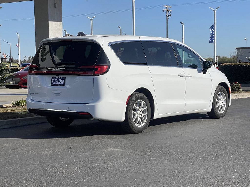 New 2026 Chrysler Pacifica Select FWD image 11