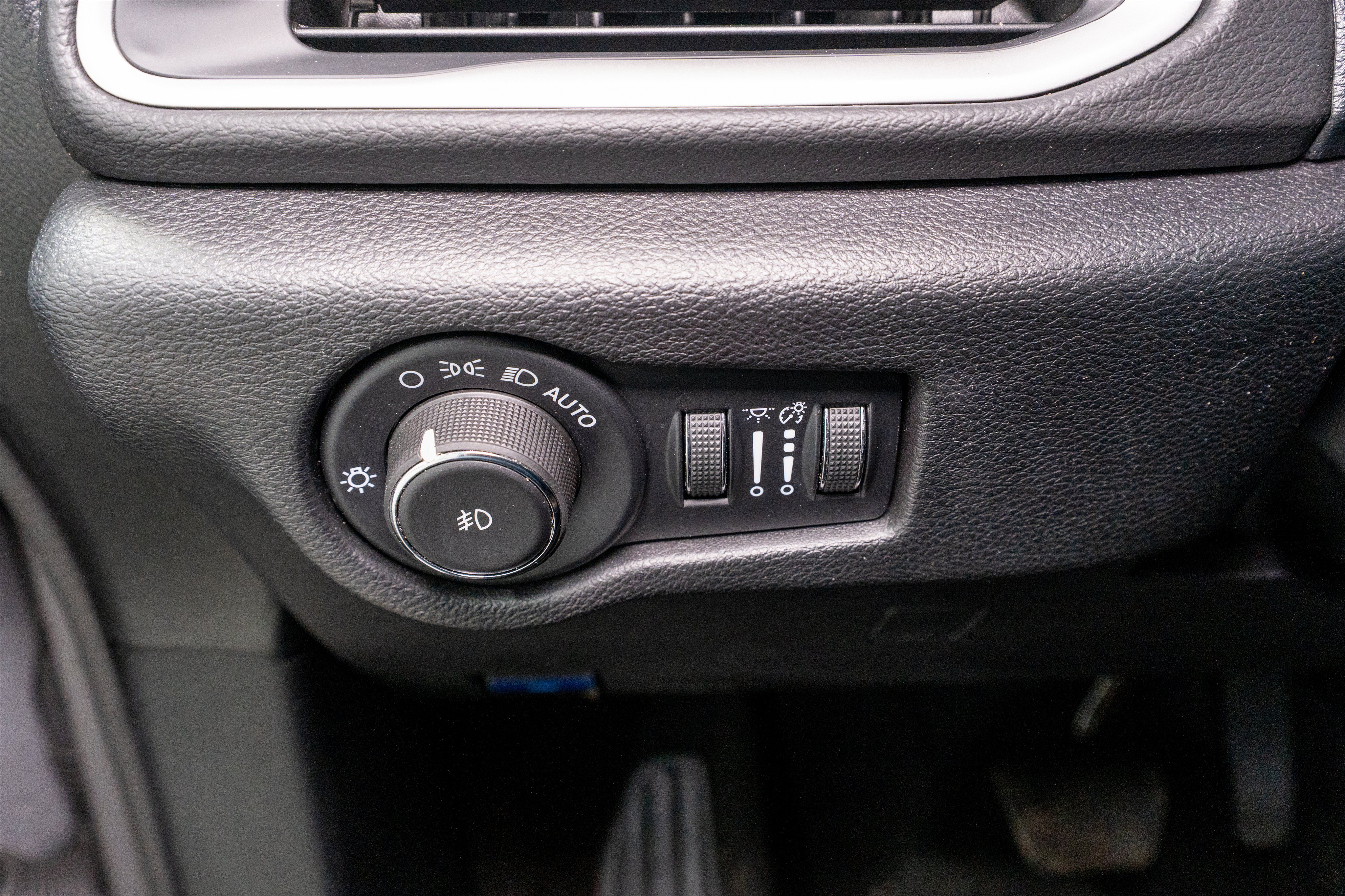 Used 2025 Chrysler Pacifica Select FWD image 29