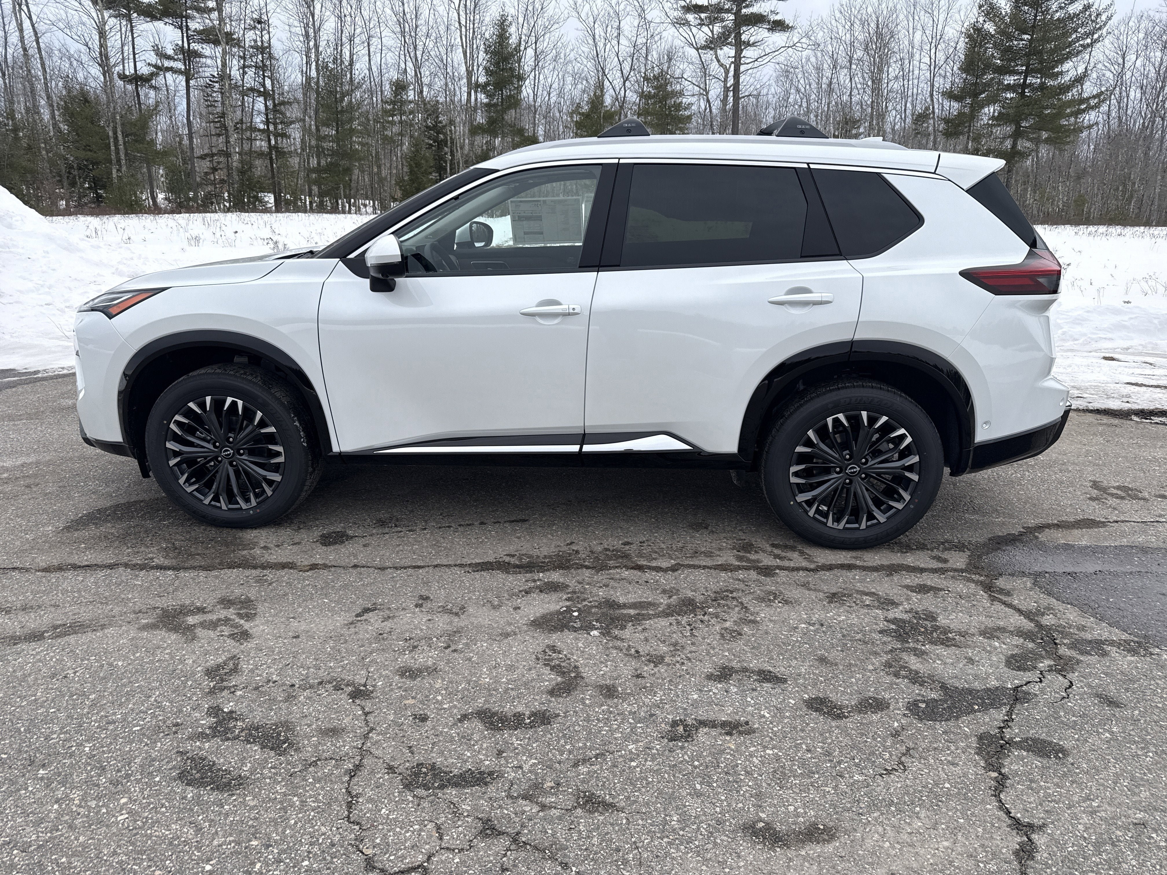 New 2026 Nissan Rogue Platinum w/ Platinum Premium Package AWD/4WD image 2