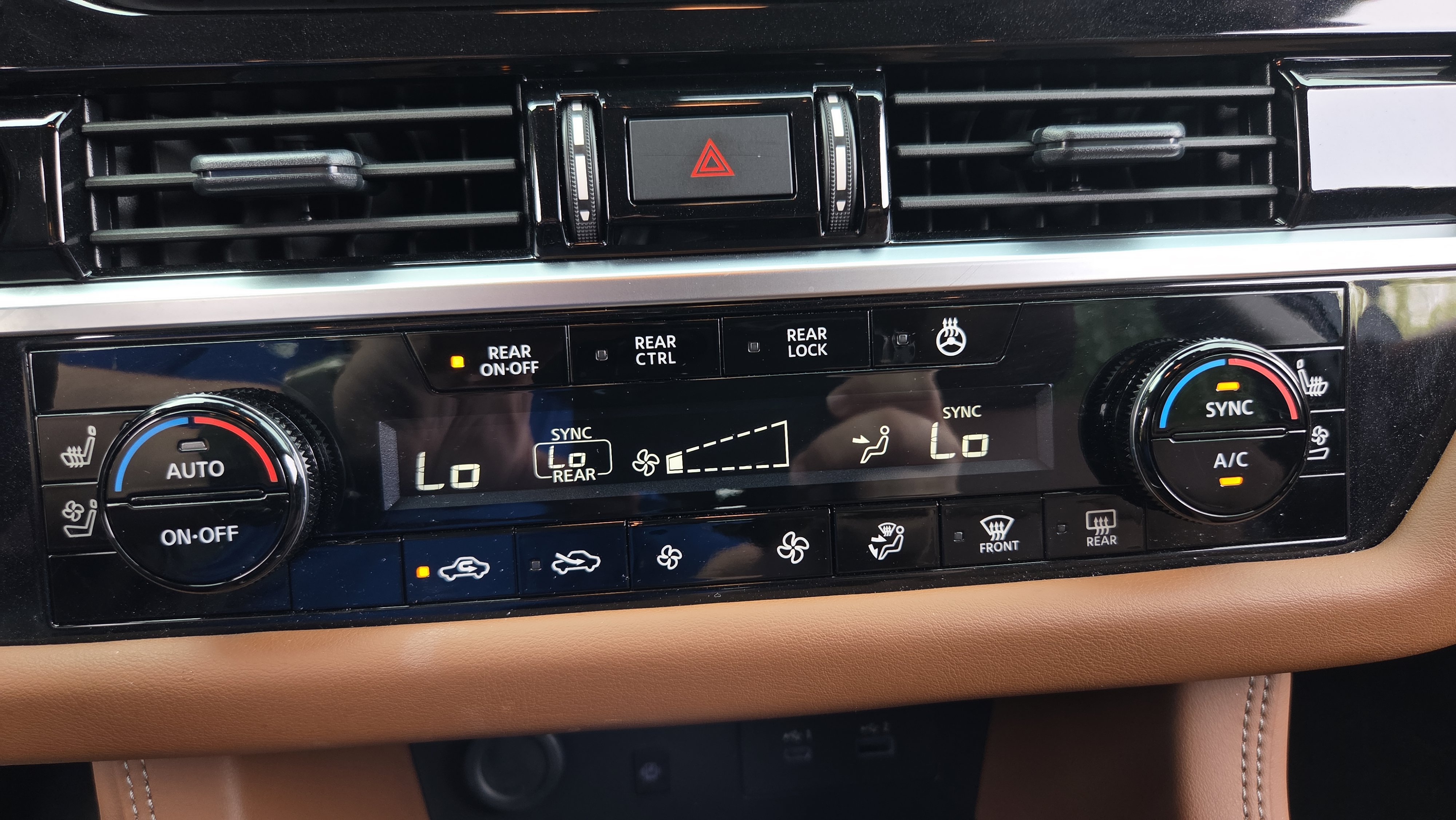 Used 2025 Nissan Pathfinder Platinum w/ Cargo Package FWD image 20