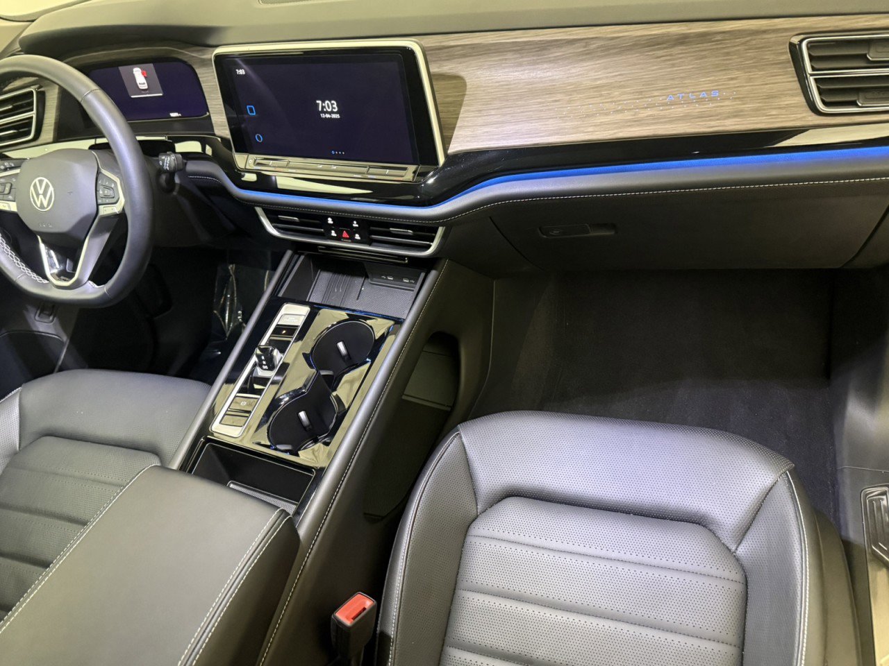 Used 2025 Volkswagen Atlas SEL image 12