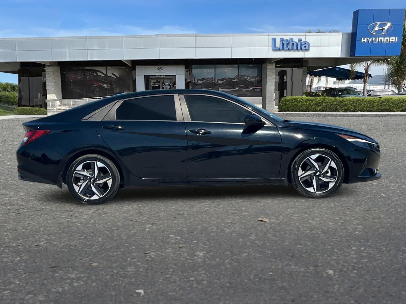 Used 2023 Hyundai Elantra SEL w/ Convenience Package FWD image 9