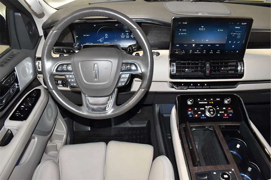 Used 2023 Lincoln Navigator L Reserve w/ Equipment Group 201A image 11