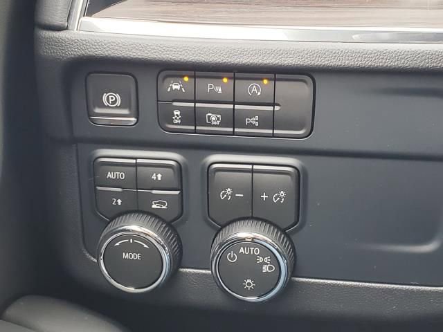 New 2026 Chevrolet Suburban LS image 12