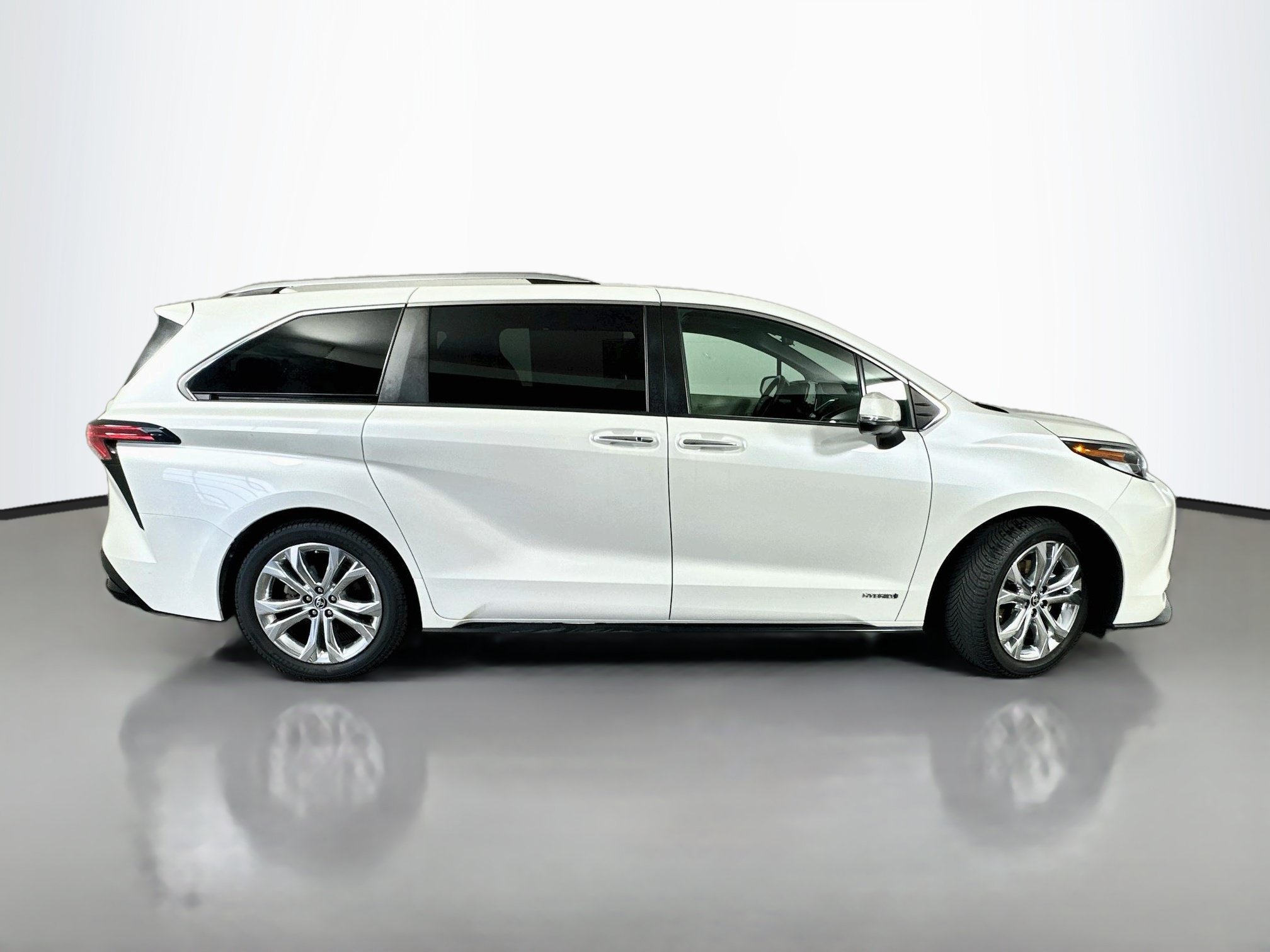 Used 2021 Toyota Sienna Platinum FWD image 8