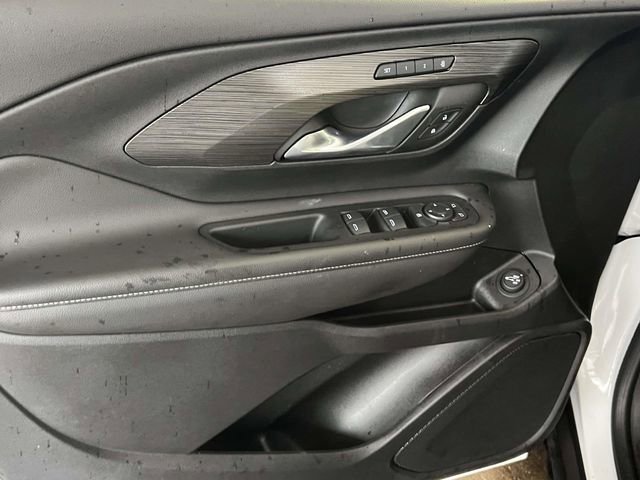 Used 2022 GMC Terrain SLT w/ Tech Package image 17