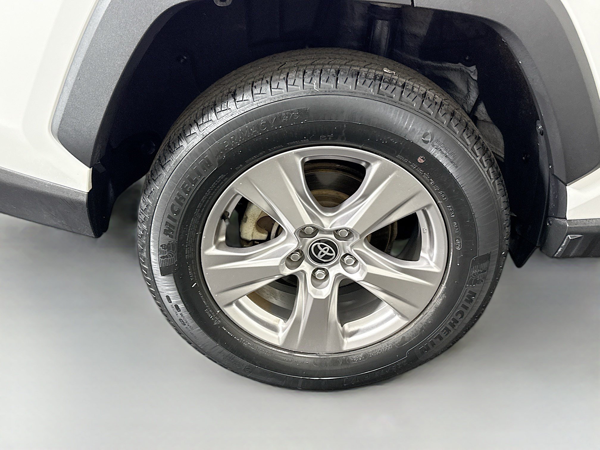 Used 2022 Toyota RAV4 XLE w/ Convenience Package FWD image 33