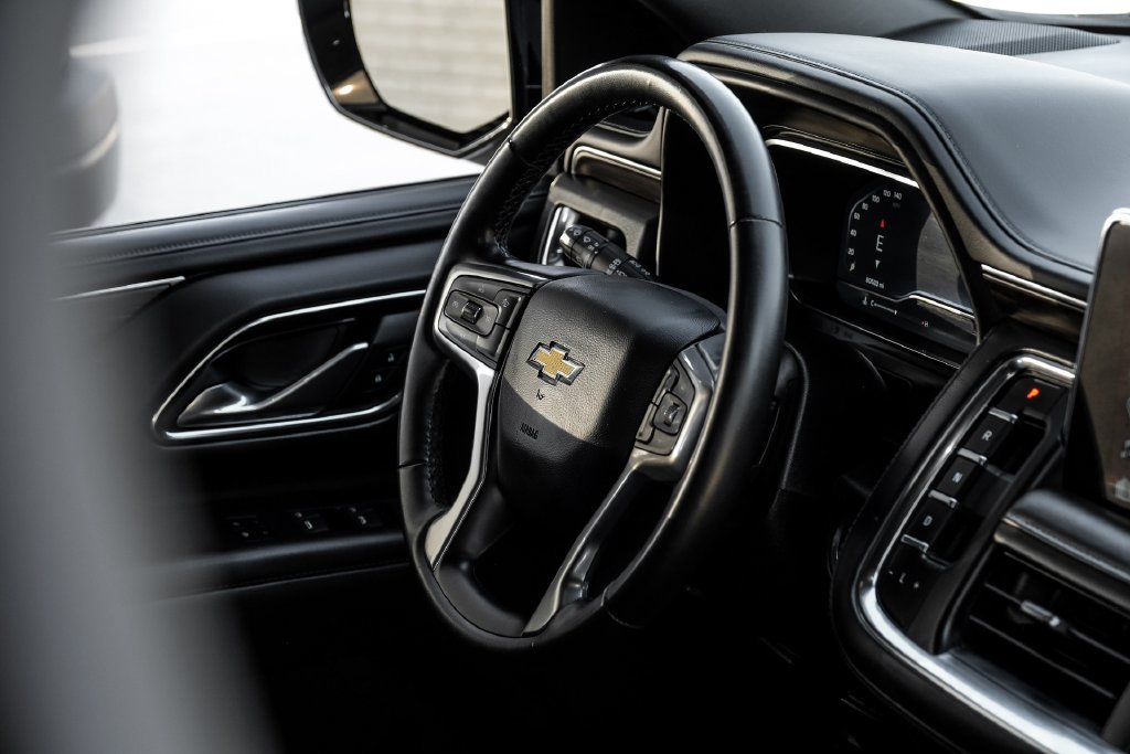 Used 2024 Chevrolet Suburban LT RWD image 11