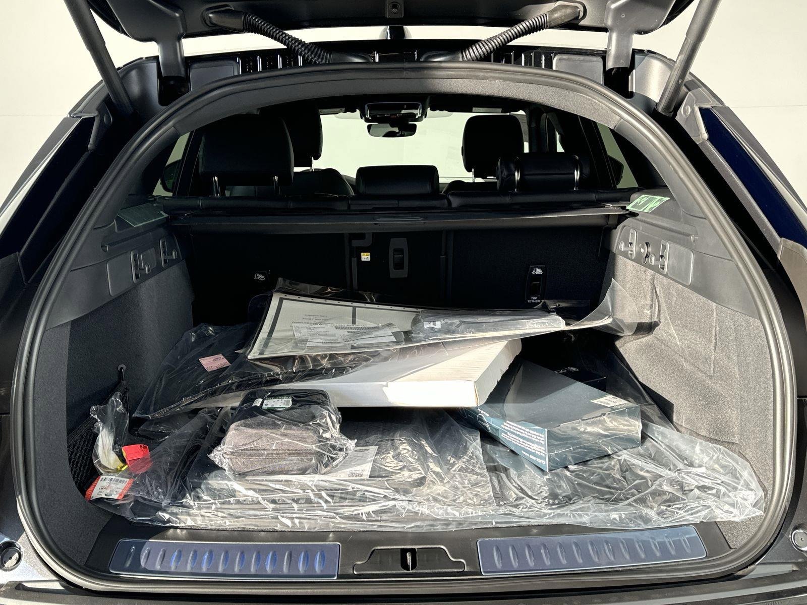 Certified 2025 Land Rover Range Rover Velar Dynamic SE image 31