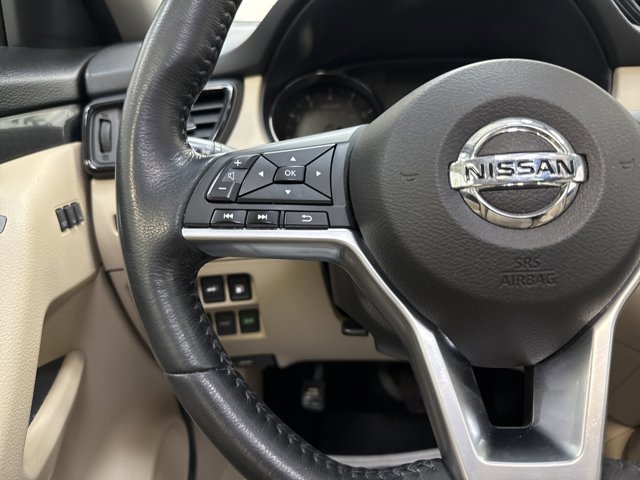 Used 2018 Nissan Rogue SV w/ Sun & Sound Touring Package image 17