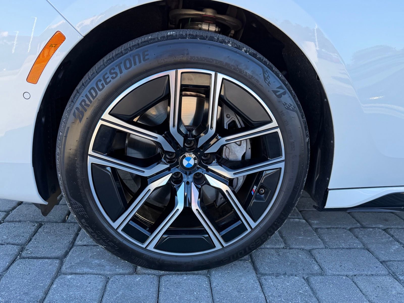 Used 2025 BMW 740i xDrive w/ Premium Package image 12