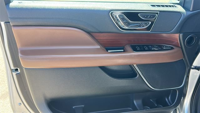 Used 2022 Lincoln Navigator L Reserve AWD/4WD image 17