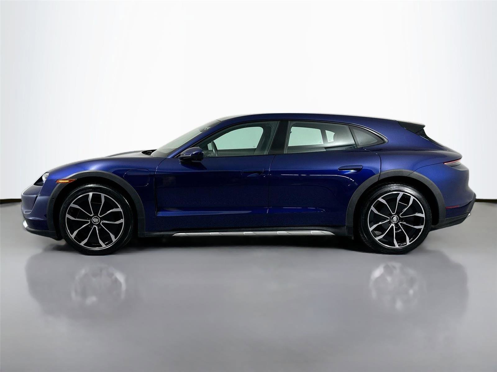 Certified 2024 Porsche Taycan 4 Cross Turismo AWD/4WD image 2