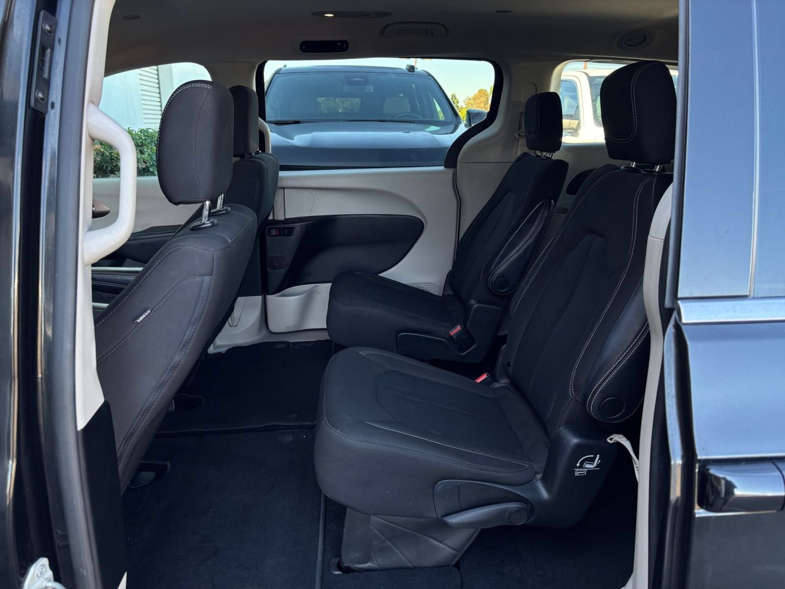 Used 2023 Chrysler Voyager LX FWD image 27